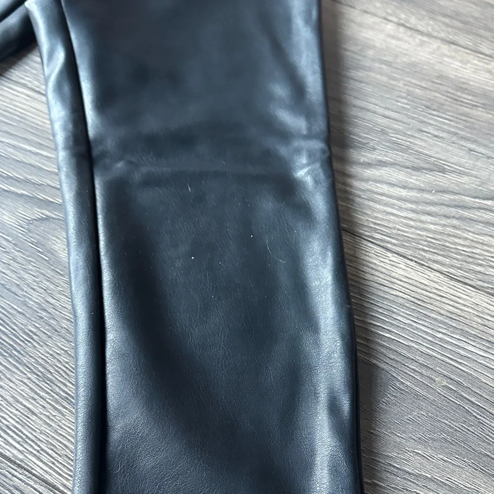 Sleek Black Women's Leggings